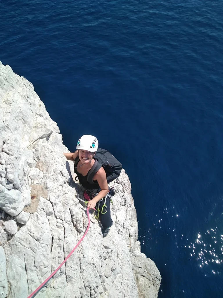 Escalade au bord de l'eau à Marseille : Calanque de Sormiou